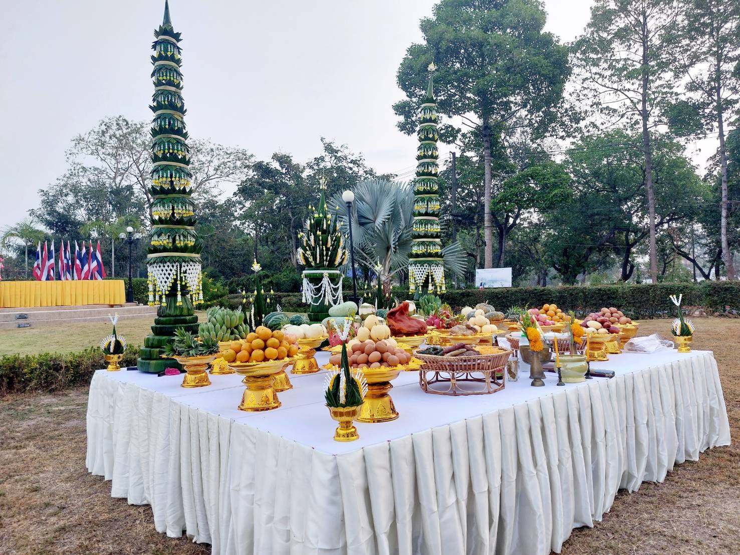 title - วันที่ 18 มกราคม 2569 นายวิทูล ปฏิรูปที่ดินจังหวัดปราจีนบุรี มอบหมายให้ ข้าราชการ  และเจ้าหน้าที่ ส.ป.ก.ปราจีนบุรี เข้าร่วมพิธี วางพานพุ่มถวายสักการะ ศาลสมเด็จพระนเรศวรมหาราช เนื่องในวันยุทธหัตถีของสมเด็จพระนเรศวรมหาราช